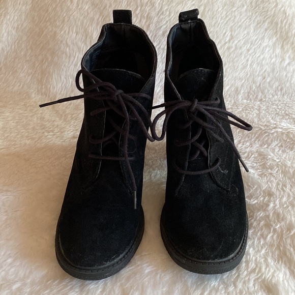 EUC SUGAR Black Suede Lace Up Ankle Booties Block Heel Size 7 1/2 M - Picture 2 of 14